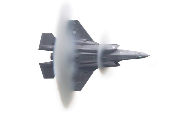 Ce este boom-ul sonic? Explozia uluitoare care sfidează gravitația