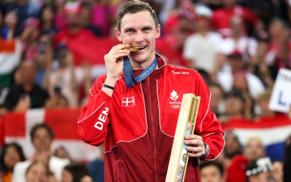 Axelsen, campion olimpic la badminton, se retrage la 32 de ani