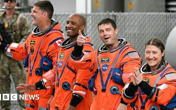 NASA a lansat oficial misiunea spre Lună, echipajul numindu-și capsula „Integrity” Odată cu ridicarea de pe pământ, misiunea spațială a NASA a intrat în noua etapă, echipajul de astronauți urcând în capsula “Integrity”, un simbol al valorilor de încredere, respect, onestitate și umilință, considerate fundamentale pentru succesul acestei expediții istorice