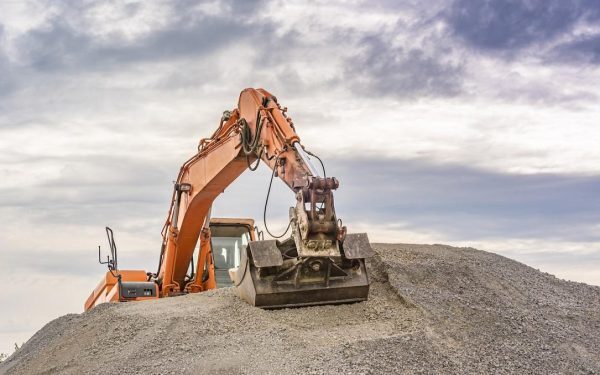 Autoritățile române intensifică controalele privind exploatarea materialelor minerale din albiile râurilor Autoritățile din România pregătesc măsuri mai stricte pentru combaterea exploatărilor ilegale de agregate minerale din albiile râurilor, anunțând o serie de schimbări legislative și de reglementare