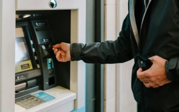 Statul lovește în buzunar: Planuri FINANȚE pentru banii românilor în aprilie 2026