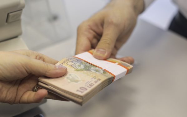 Agricultorii, legați de salariul minim: Decizia Guvernului are impact