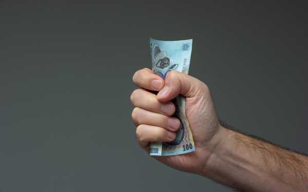 Consiliul Concurenței avertizează asupra riscurilor majorării artificiale a prețurilor în contextul economic internațional dificil Consiliul Concurenței transmite că monitorizează cu atenție evoluțiile de pe piață, pentru a preveni practici anticoncurențiale în perioada actuală marcată de provocări economice globale