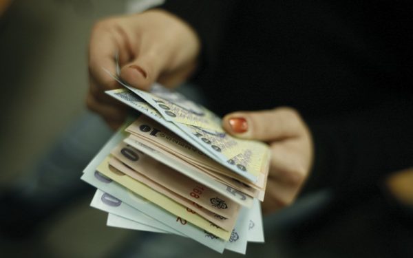 Veniturile Românilor, Între Ajustări și Discrepanțe Regionale în 2025 Conform celor mai recente date publicate de Institutul Național de Statistică, veniturile medii lunare ale gospodăriilor din România au înregistrat anumite modificări în trimestrul IV al anului 2025