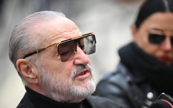 Becali dă marea lovitură: Sapă 8 milioane de euro în conturi