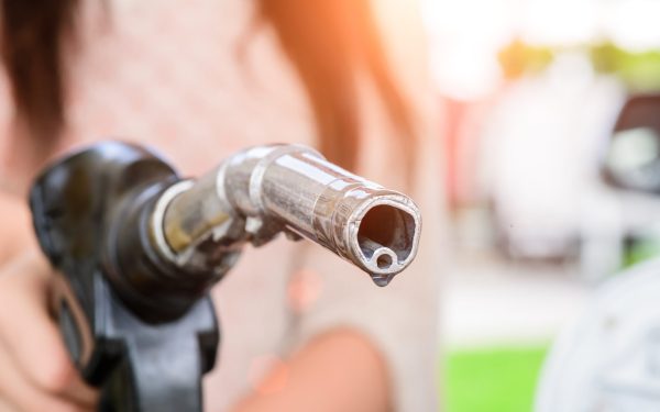 Prețurile la carburanți continuă să urce, alimentate de dezechilibrele de pe piața globală, conform declarațiilor ministrului Energiei, BOGDAN IVAN