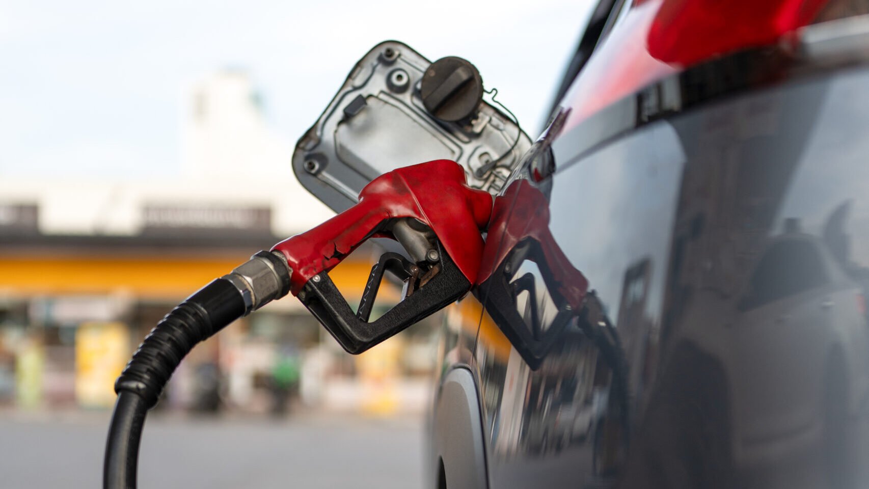 Prețurile carburanților din România, 7 aprilie 2026: Variabilitate accentuată între regiuni Astăzi, prețurile la carburanți din România continuă să prezinte diferențe semnificative de la o zonă la alta