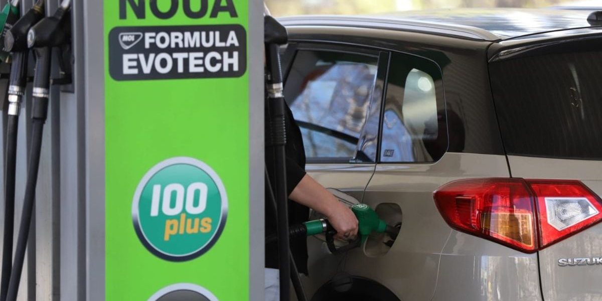Benzina și motorina, tot mai ieftine și vineri în România: Cât plătești acum