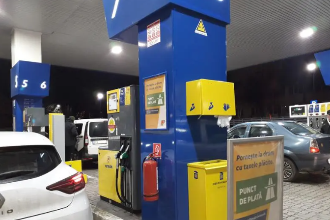 Președintele, Guvernul și industria petrolieră au stabilit un mecanism de comunicare continuă Luni, la Palatul Cotroceni, a avut loc o întâlnire importantă între Președinție, Guvern și reprezentanți ai companiilor din industria petrolieră și a carburanților