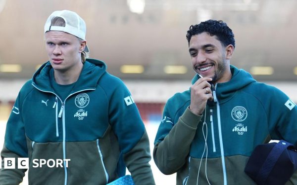 Lupta Premier League: Demiterea lui Liam Rosenior, Burnley cu Man City și duelul Bournemouth-Leeds