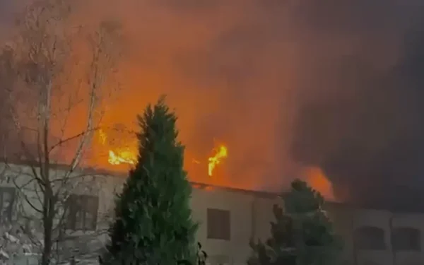 Incendiu devastator la Mănăstirea Bistrița de Paști: 10 autospeciale intervin în Vâlcea