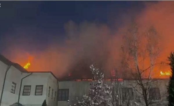 Vâlcea: Incendiu puternic la Mănăstirea Bistrița, 800 mp afectați – FOTO/VIDEO