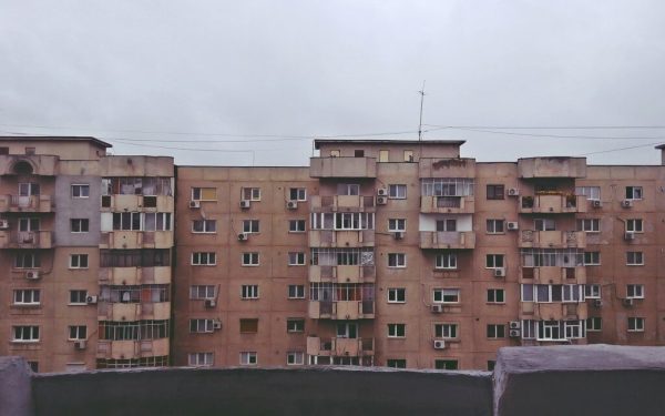 Blocarii de sub tine, responsabili legal: Ce trebuie să știe românii