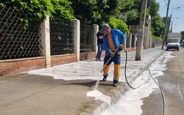 Curățenie la bordură: Șoseaua Ștefan cel Mare din Sectorul 2, în vizorul autorităților