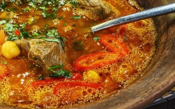 Cine NU trebuie să guste miel de Paște: Avertismentul medicilor