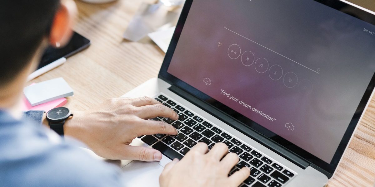 Cosmeticele pentru bărbați anti-îmbătrânire cuceresc Google șI influenceri