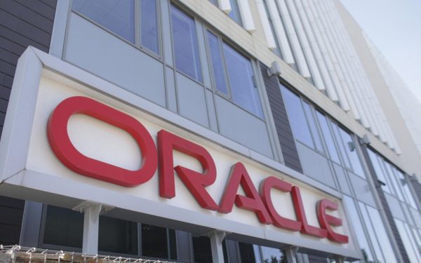 Oracle trece printr-un val de concedieri masive în timp ce investește masiv în inteligența artificială, ceea ce a surprins și îngrijorat piața de tehnologie