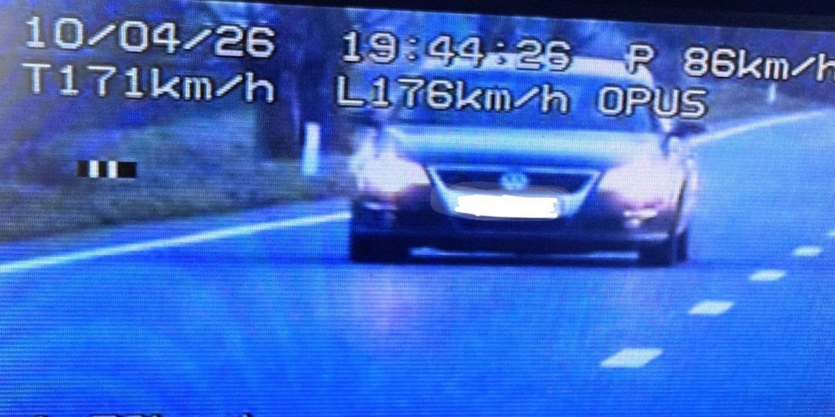 Șoferiță, prinsă cu 176 km/h: „Mi se ard cozonacii” pe DN 38