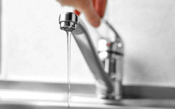 Calitatea apei potabile din Alba, afectată de bacterii și plumb Analizele efectuate în anul trecut de specialiștii Direcției de Sănătate Publică Alba au indicat probleme legate de calitatea apei potabile din câteva localități din zona Munților Apuseni