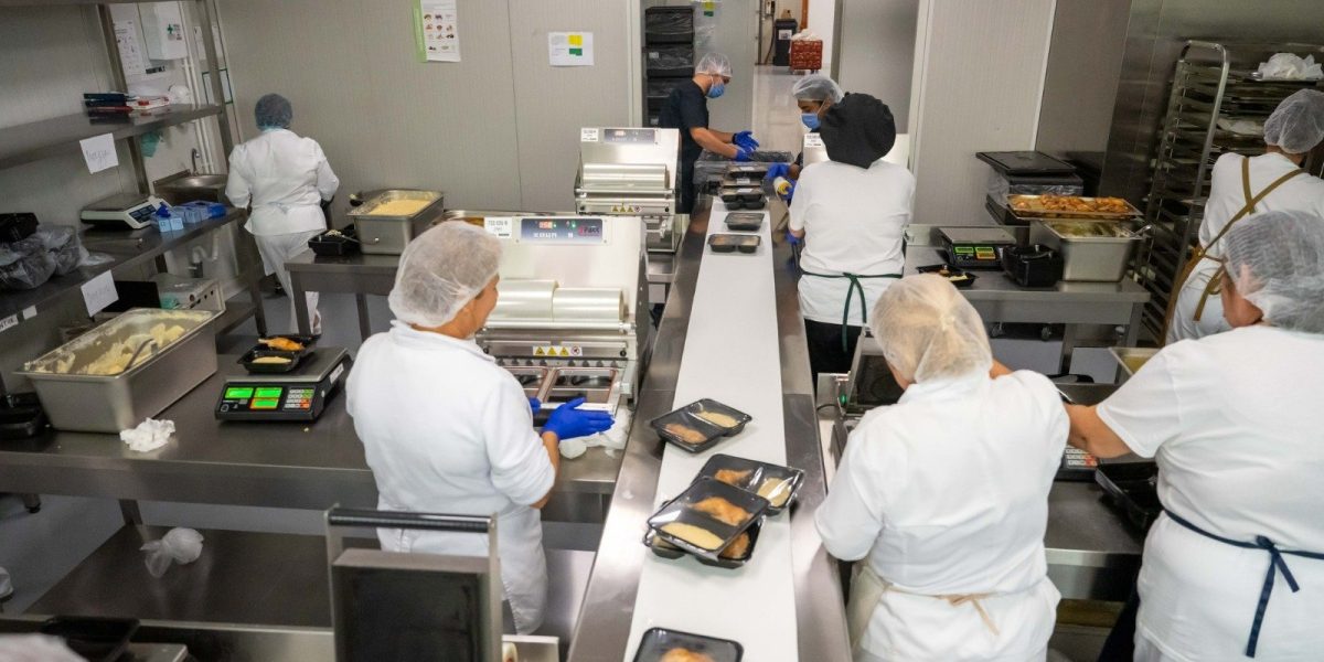 Banca Locală de Alimente Sector 6 primește un impuls Major în lupta împotriva risipei alimentare Autoritățile și societatea civilă se unesc pentru a combate problema risipei alimentare, o realitate care afectează atât echilibrele economice, cât și cele sociale ale României