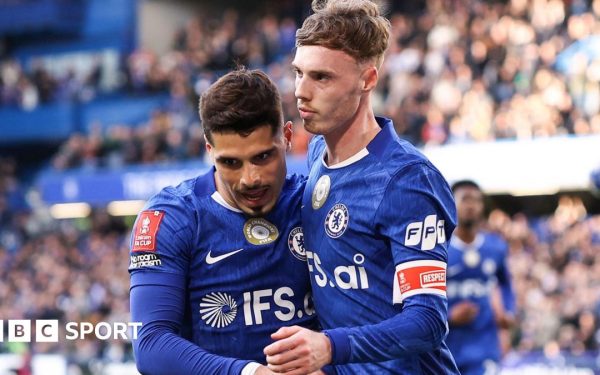 Port Vale a reușit să ajungă în sferturile de finală ale FA Cup pentru doar a doua oară în istorie, după o performanță remarcabilă în sezonul actual, în timp ce Chelsea, echipa de tradiție din Londra, își continuă parcursul în competiție, dar cu mai multă experiență și un istoric bogat în aceste faze ale turneului