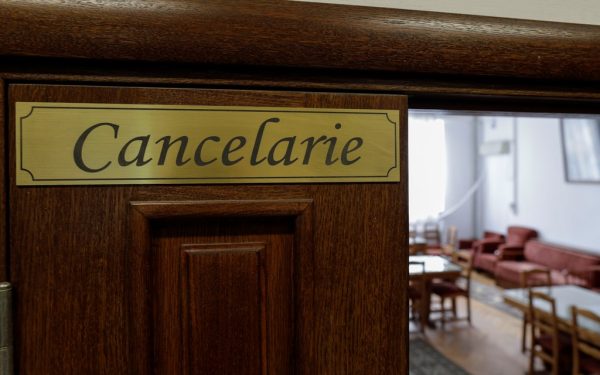 Profesorii revin în săli: Guvernul dă liber la angajări și Titularizare în 2026!