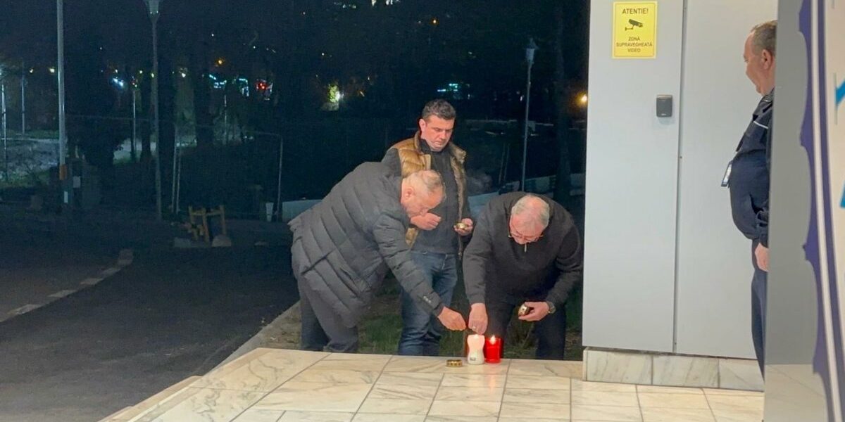 Candele pentru Mircea Lucescu la Spitalul Universitar din București