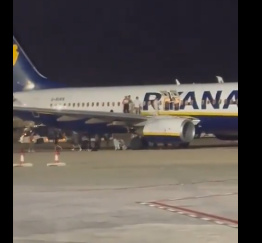 Avion gol, pasageri abandonați pe pistă: scandal uriaș pe aeroport