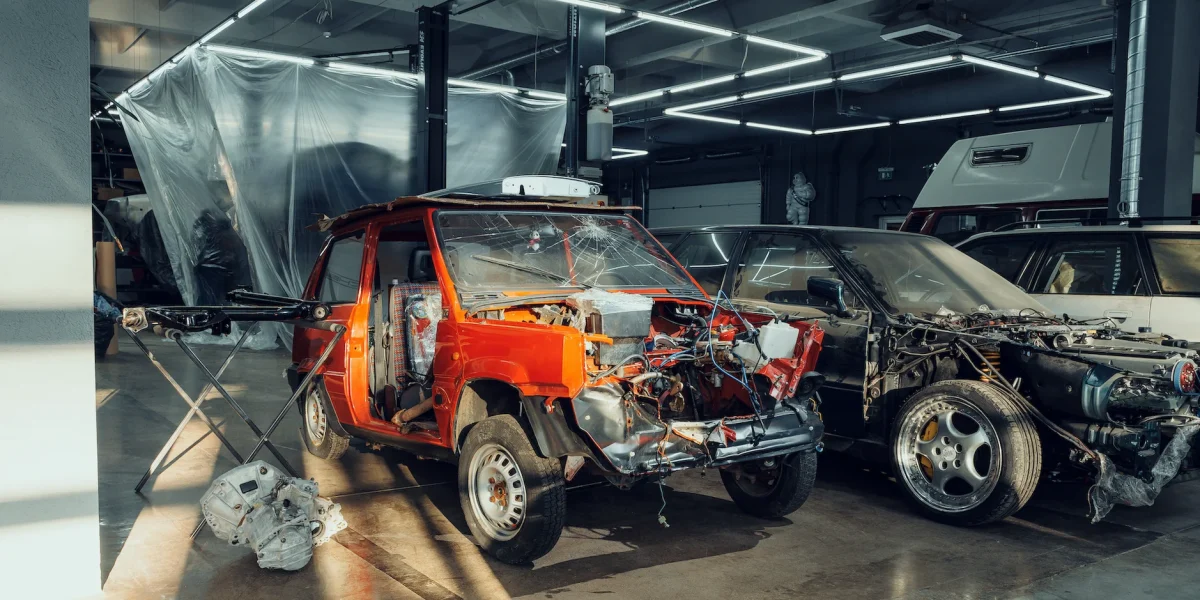 Mașini distruse: 58% din parcul auto din România, avarii grave la 1,3% dintre ele