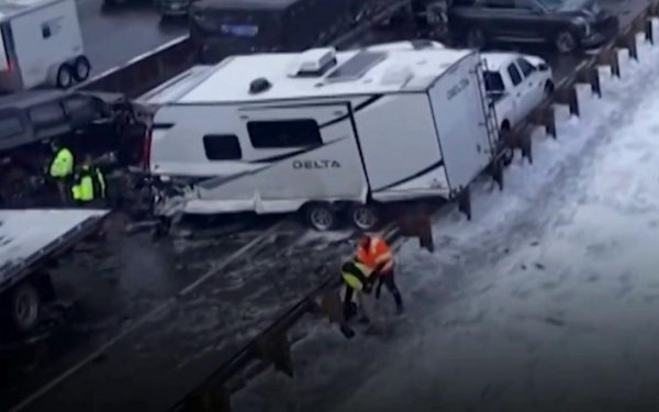 Carambol monstru pe autostradă: Peste 70 de mașini, implicate în accident