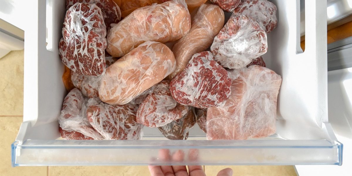 Cât rezistă mielul la congelator? E mai „mofturos” ca vita sau puiul