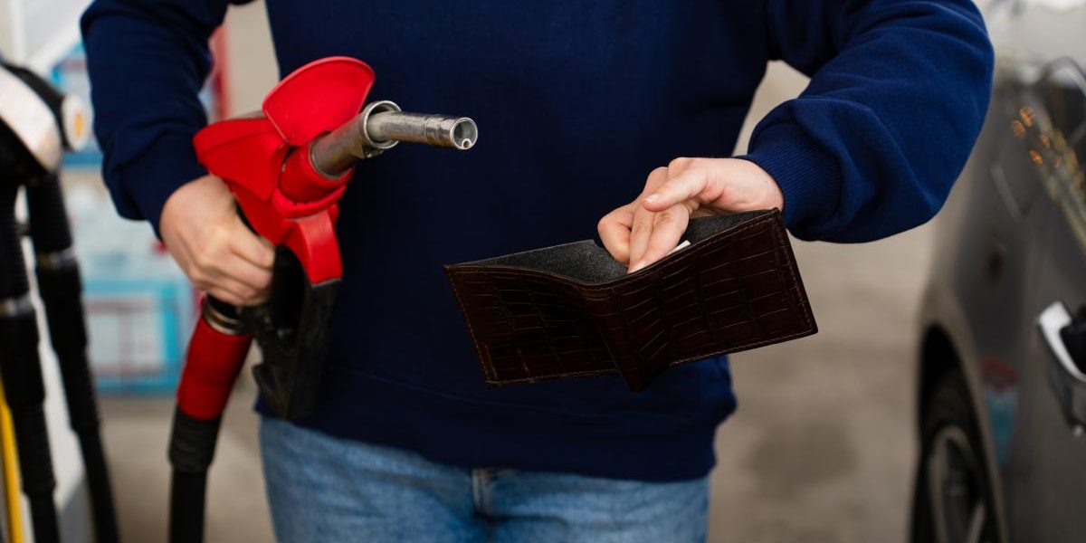 Benzina și motorina, mai ieftine sâmbătă: Petrom și Lukoil scad prețurile