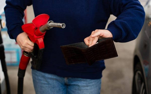 Benzina și motorina, mai ieftine sâmbătă: Petrom și Lukoil scad prețurile