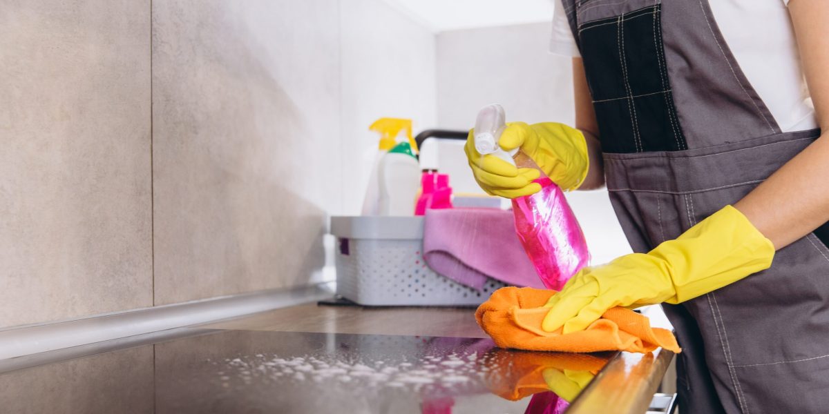 Curățenia obsesivă, semn de frică și anxietate, spun psihologii