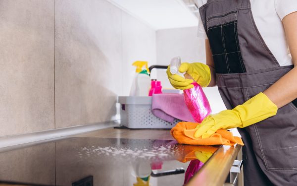 Curățenia obsesivă, semn de frică și anxietate, spun psihologii