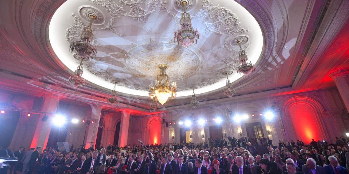 Presa maghiară: „România, la răscruce” după ruptura coaliției de guvernare