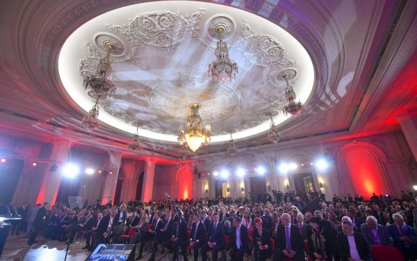 Presa maghiară: „România, la răscruce” după ruptura coaliției de guvernare