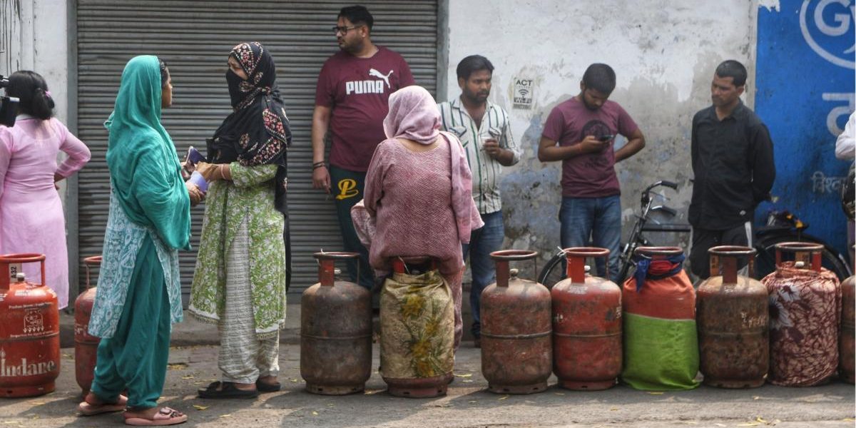 Blocarea Strâmtorii Ormuz a dus la o penurie acută de GPL în India, provocând cozi lungi la magazinele de carburanți și o criză de resurse pentru consumatorii obișnuiți