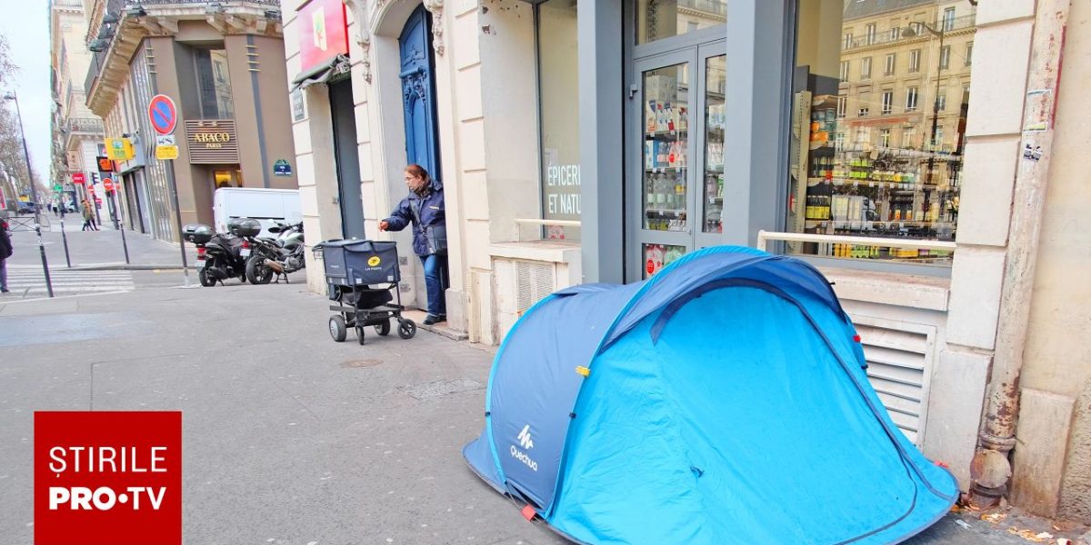 Un fost cerșetor rămâne la locul inițial de pe trotuar, după ce a fost Angajat de conducerea unui magazin din Franța Un bărbat care mai bine de șase luni cerșea zilnic la același loc a fost recent angajat de conducerea unui magazin din orașul francez La Depeche, într-o mișcare considerată o inițiativă de integrare socială și sprijin pentru persoanele aflate în situații dificile