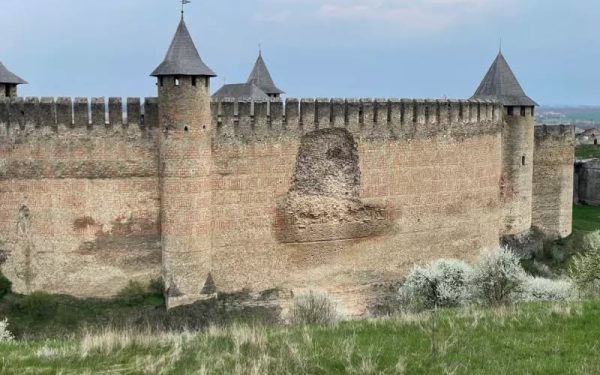 Zid din Cetatea Hotin, simbol Ștefan cel Mare, s-a prăbușit în Ucraina