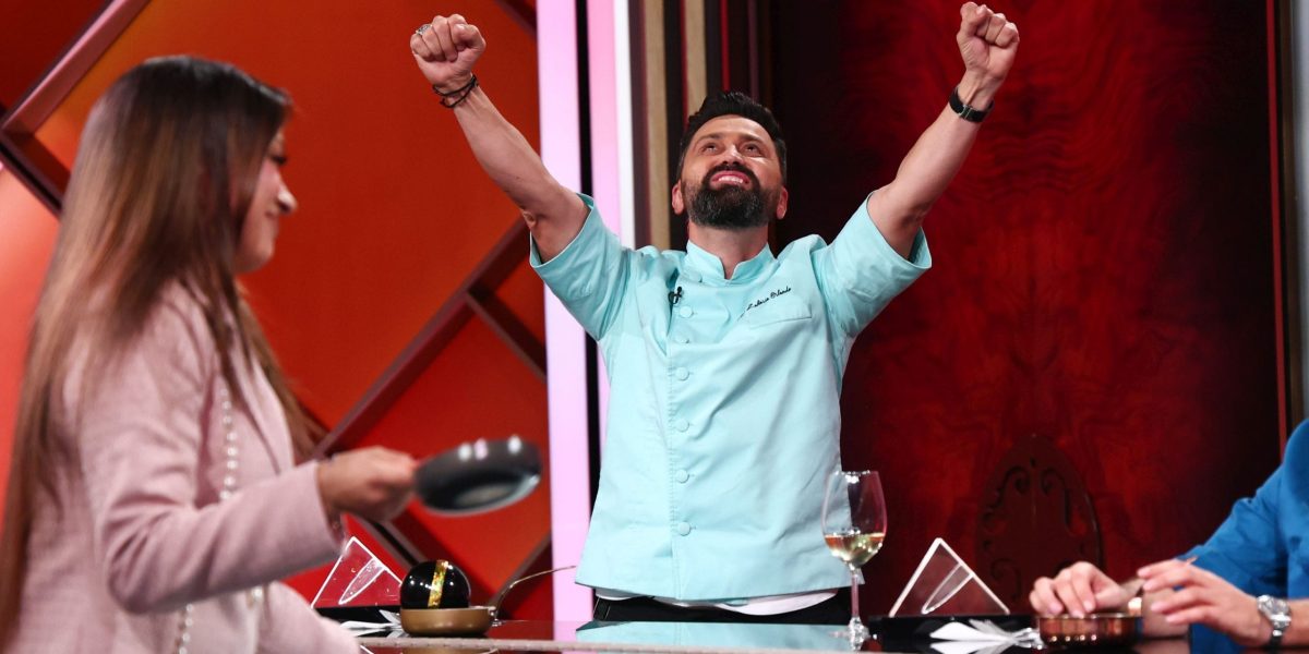 Audiență record pentru „Chefi la cuțite” la Antena 1, în timp ce competiția continuă cu tensiune la maxim Ieri seară, „Chefi la cuțite” a confirmat din nou poziția de lider în preferințele publicului român, în ciuda competiției acerbe din piață