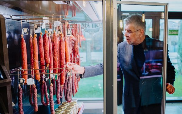 Ciolacu, încântat de cârnații de Pleșcoi în topuri: Produsul autohton cucerește lumea