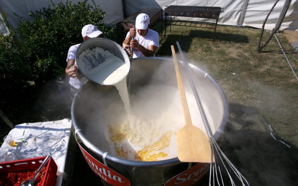 Ciorba de burtă: Gusturi, tradiții șî controverse. Război șî pace în farfurie