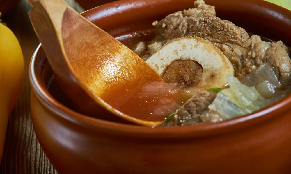 Ciorbă de căpățână de miel ca-n Ardeal: Rețetă de la bunici, gust autentic!