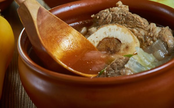 Ciorbă de căpățână de miel ca-n Ardeal: Rețetă de la bunici, gust autentic!