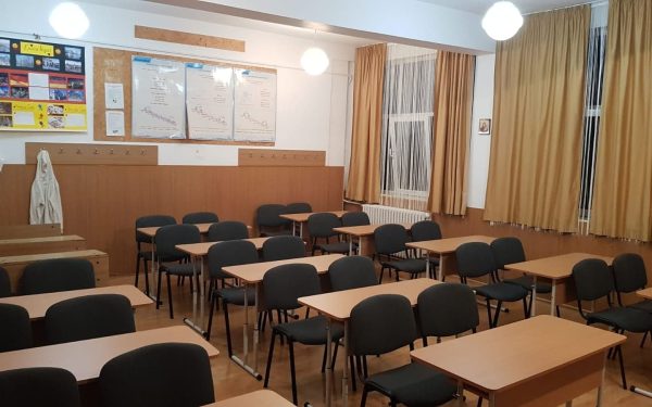 Programele școlare pentru clasa a IX-a sunt aproape finalizate, cele mai recente informații indicând o finalizare în proporție de aproximativ 90%