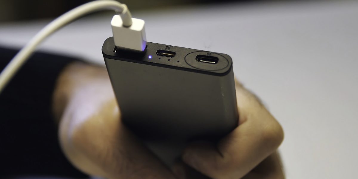 Japonia: Baterii externe, interzise în avioane din 24 aprilie, după alerte de securitate