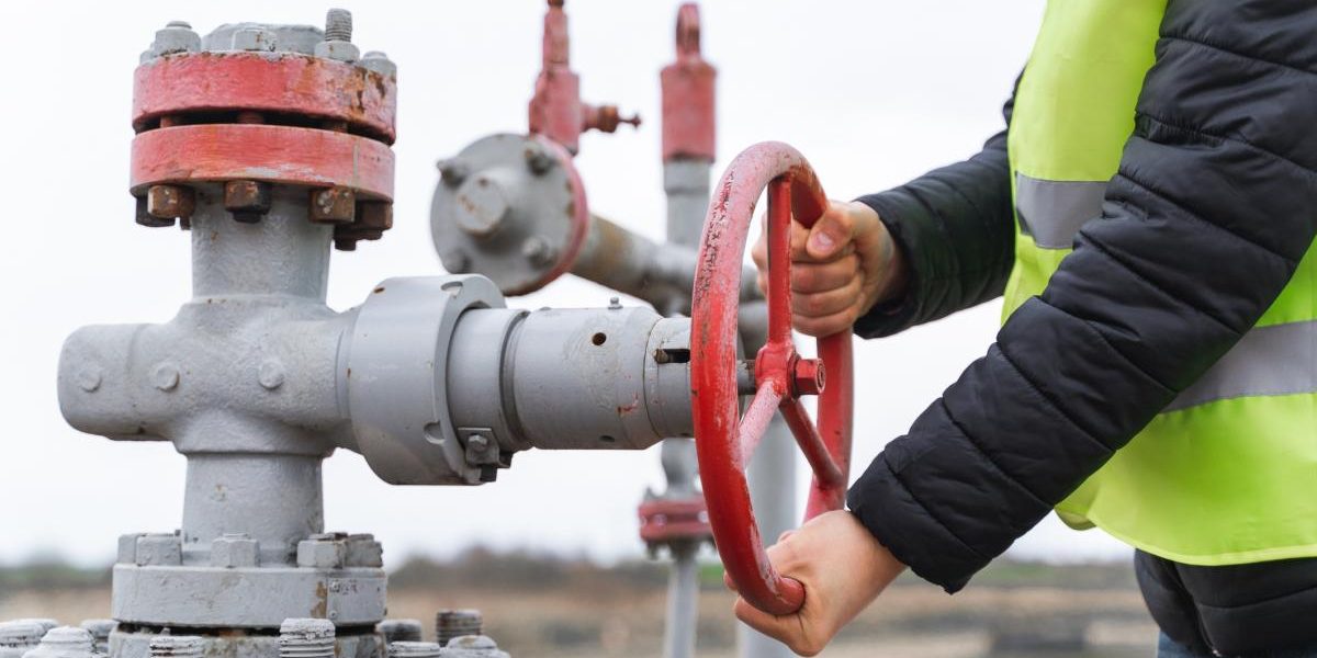 Faliment de 19 ani, conducte pe hârtie: Statul plătește chirii uriașe