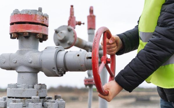 Faliment de 19 ani, conducte pe hârtie: Statul plătește chirii uriașe