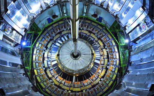 Acceleratorul de particule dezvăluie materia primordială de după Big Bang